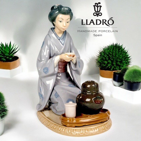 Lladro Other - Retired Lladró August Moon or Geisha Japanese Girl Serving Tea #5122